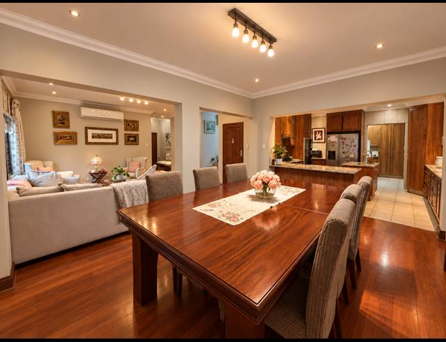 5 BEDROOM FREEHOLD FOR SALE IN MIDSTREAM ESTATE